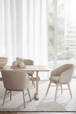 Karmstol 'Windham' - Beige/Vitpigmenterad