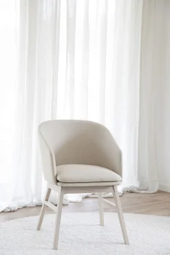 Karmstol 'Windham' - Beige/Vitpigmenterad